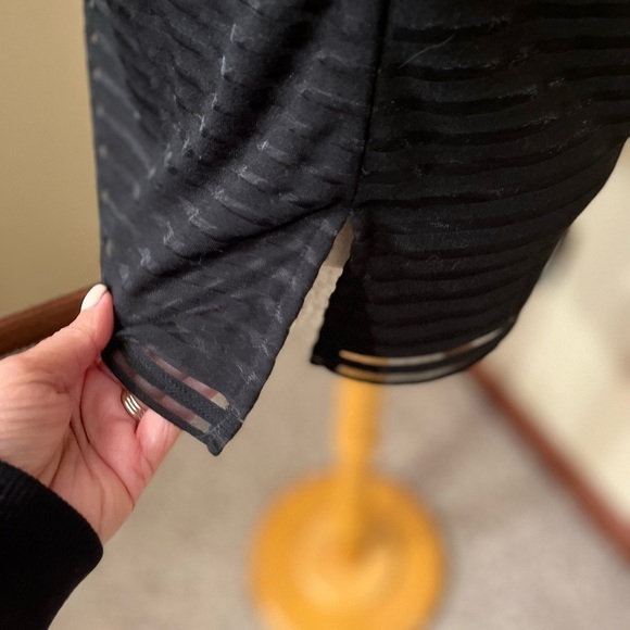 WHBM Black Short Sleeve Striped Sheer At Chest Shirt Sz XS - Picture 4 of 8